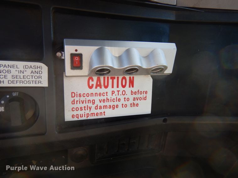 image for item IT9378 2001 International 4700  forestry bucket truck