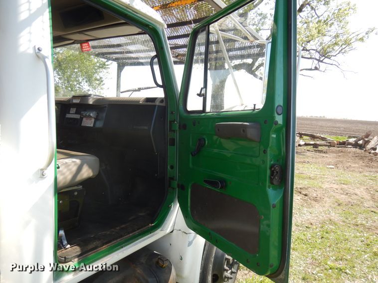 image for item IT9378 2001 International 4700  forestry bucket truck