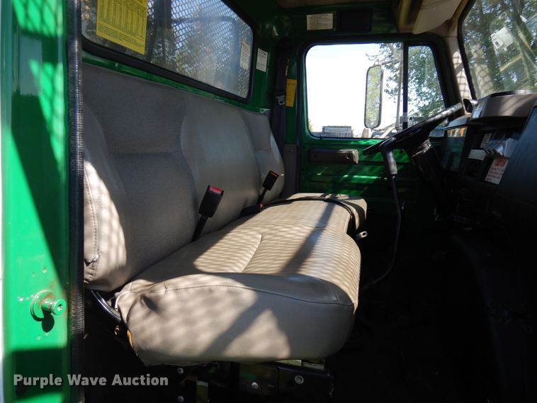 image for item IT9378 2001 International 4700  forestry bucket truck