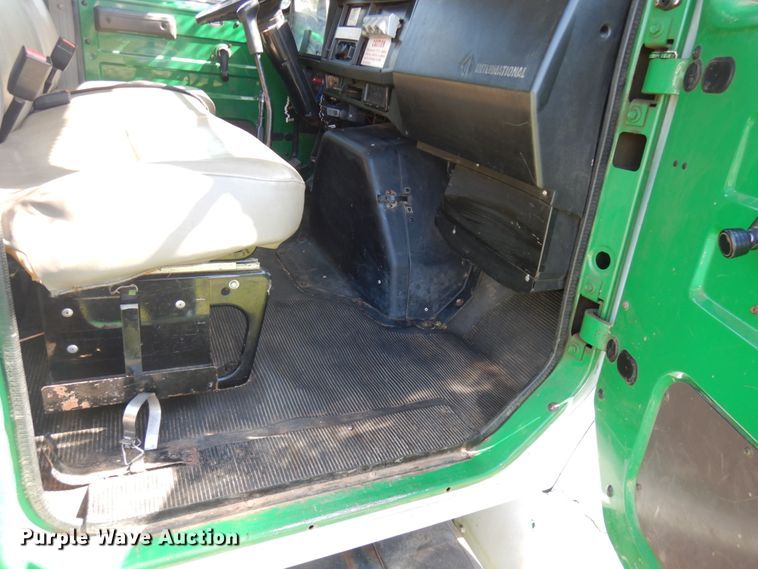 image for item IT9378 2001 International 4700  forestry bucket truck