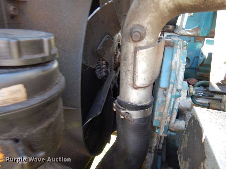 image for item IT9378 2001 International 4700  forestry bucket truck