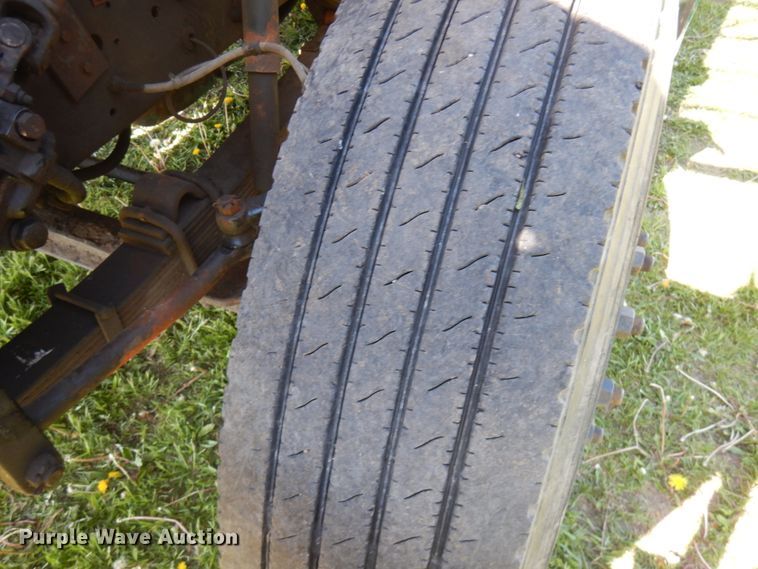 image for item IT9378 2001 International 4700  forestry bucket truck