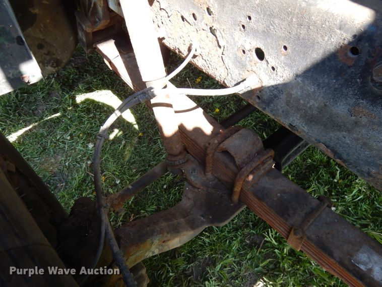 image for item IT9378 2001 International 4700  forestry bucket truck