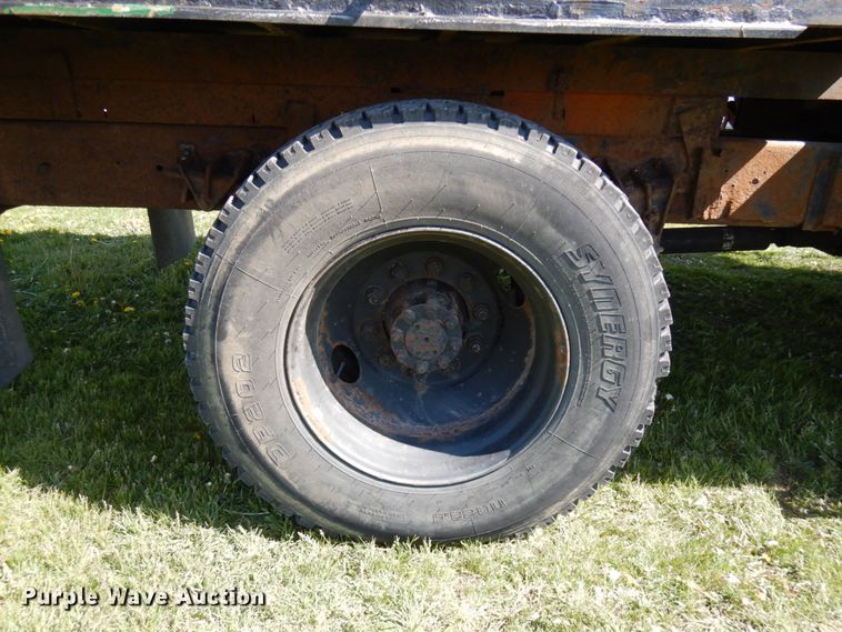 image for item IT9378 2001 International 4700  forestry bucket truck