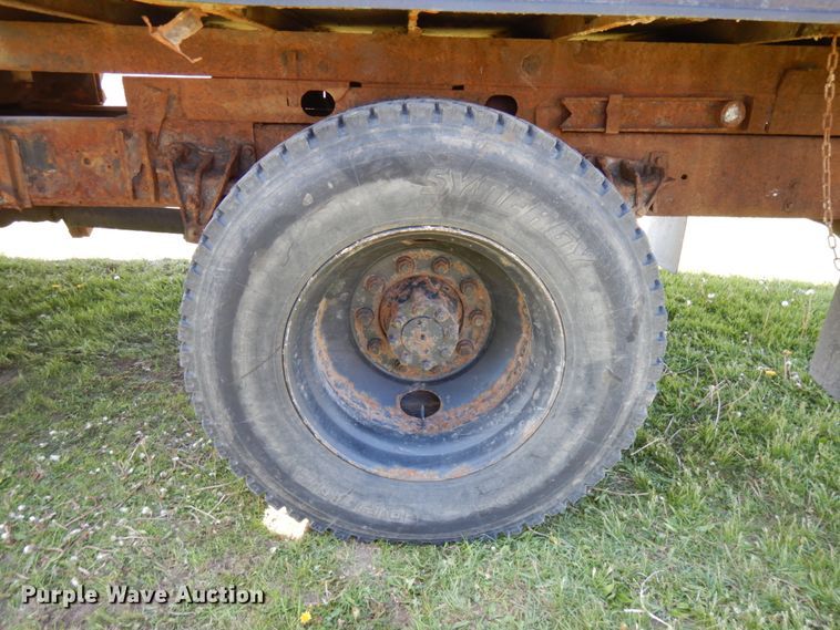 image for item IT9378 2001 International 4700  forestry bucket truck