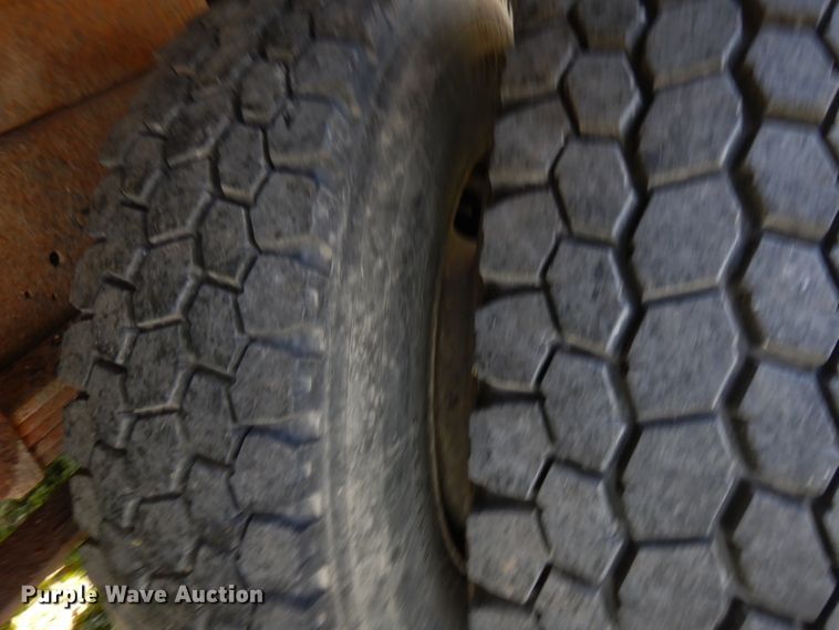 image for item IT9378 2001 International 4700  forestry bucket truck