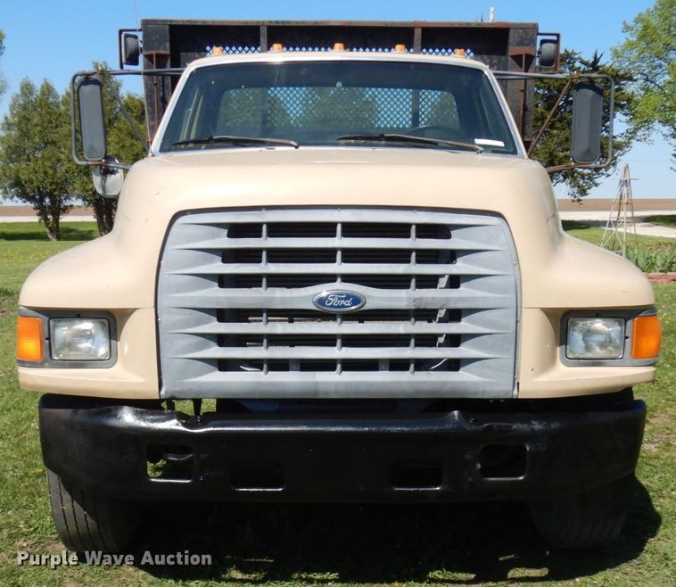 image for item IT9379 1998 Ford F800  dump flatbed truck