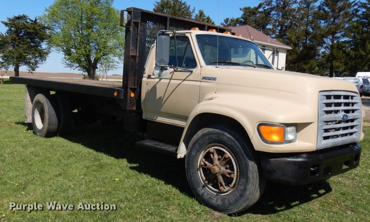 image for item IT9379 1998 Ford F800  dump flatbed truck