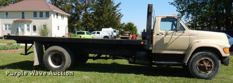 image for item IT9379 1998 Ford F800  dump flatbed truck