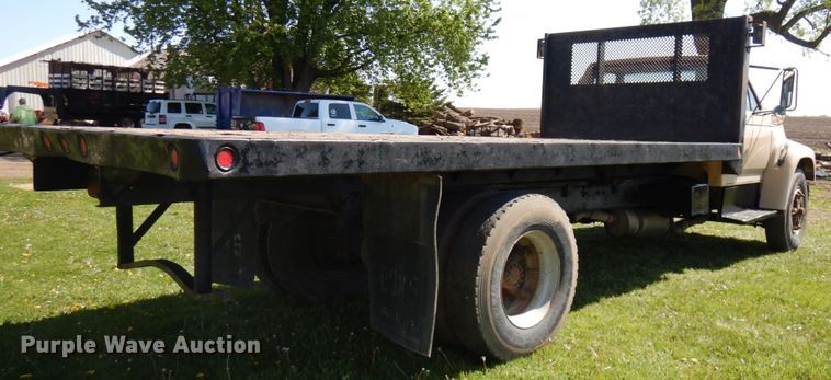 image for item IT9379 1998 Ford F800  dump flatbed truck