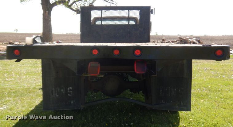 image for item IT9379 1998 Ford F800  dump flatbed truck