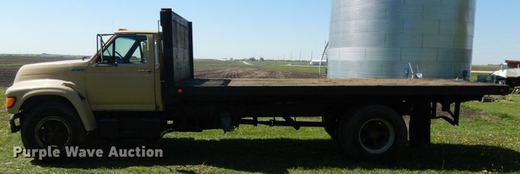 image for item IT9379 1998 Ford F800  dump flatbed truck