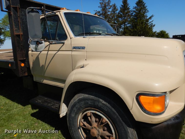 image for item IT9379 1998 Ford F800  dump flatbed truck