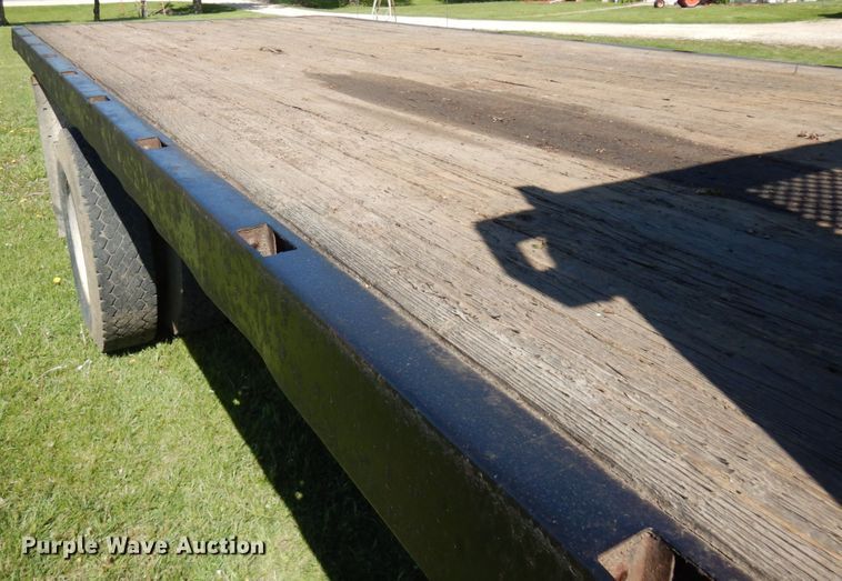 image for item IT9379 1998 Ford F800  dump flatbed truck