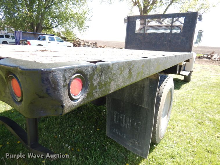 image for item IT9379 1998 Ford F800  dump flatbed truck