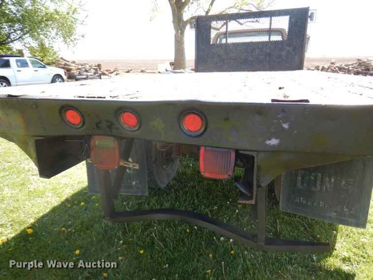 image for item IT9379 1998 Ford F800  dump flatbed truck