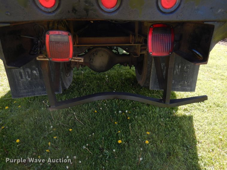 image for item IT9379 1998 Ford F800  dump flatbed truck