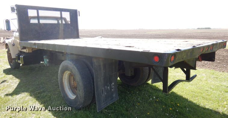 image for item IT9379 1998 Ford F800  dump flatbed truck