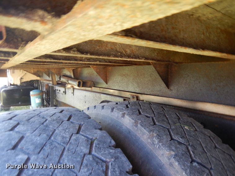 image for item IT9379 1998 Ford F800  dump flatbed truck