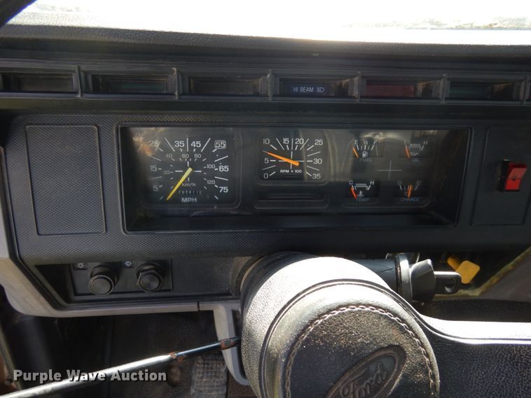 image for item IT9379 1998 Ford F800  dump flatbed truck