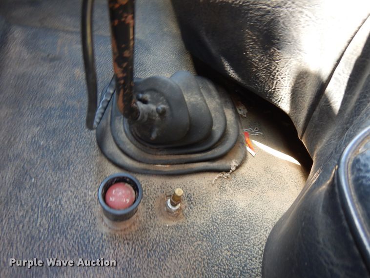 image for item IT9379 1998 Ford F800  dump flatbed truck