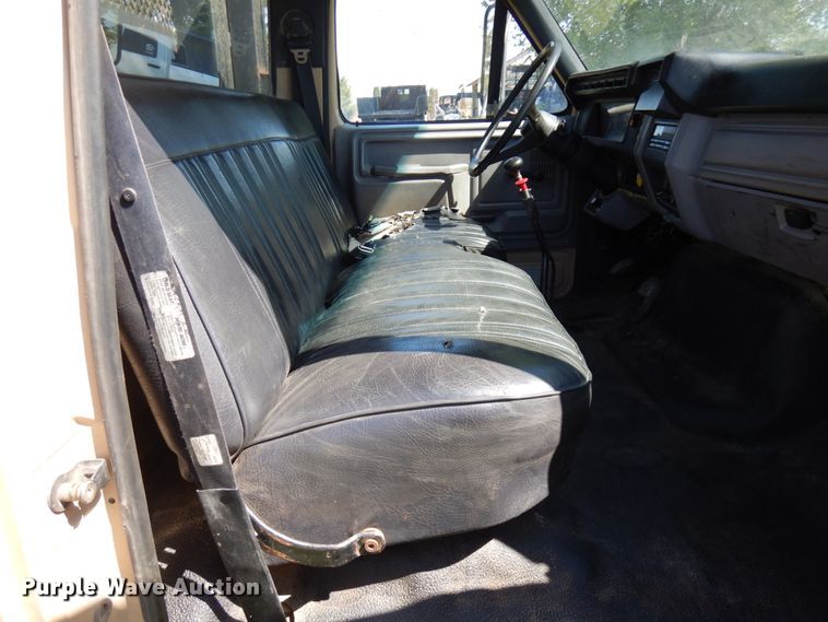 image for item IT9379 1998 Ford F800  dump flatbed truck