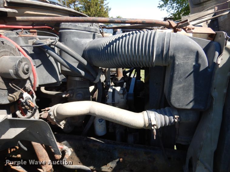 image for item IT9379 1998 Ford F800  dump flatbed truck