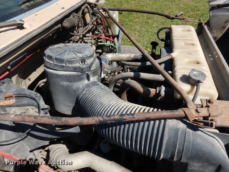 image for item IT9379 1998 Ford F800  dump flatbed truck