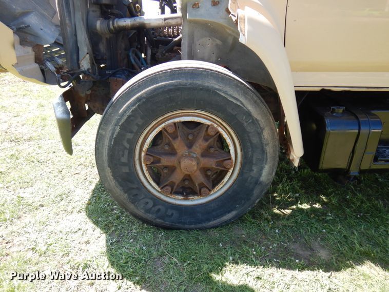 image for item IT9379 1998 Ford F800  dump flatbed truck