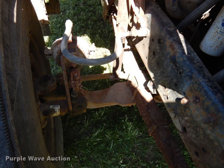 image for item IT9379 1998 Ford F800  dump flatbed truck