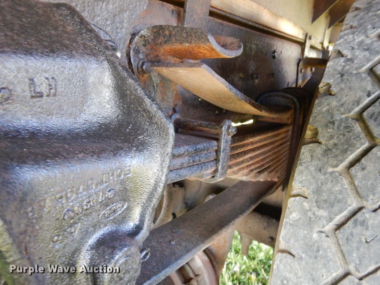 image for item IT9379 1998 Ford F800  dump flatbed truck