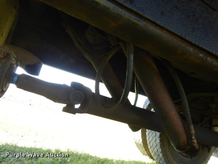 image for item IT9379 1998 Ford F800  dump flatbed truck