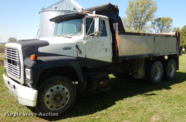 image for item IT9381 1985 Ford L8000  dump truck