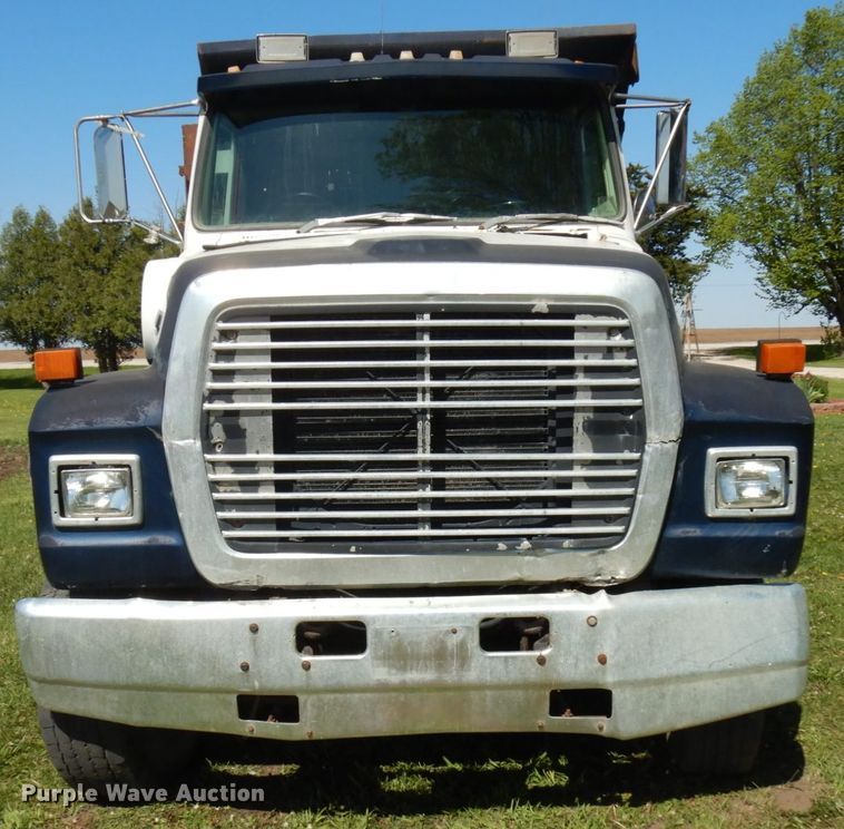 image for item IT9381 1985 Ford L8000  dump truck