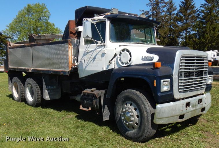 image for item IT9381 1985 Ford L8000  dump truck