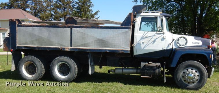 image for item IT9381 1985 Ford L8000  dump truck