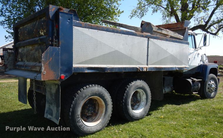 image for item IT9381 1985 Ford L8000  dump truck