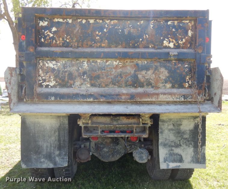 image for item IT9381 1985 Ford L8000  dump truck