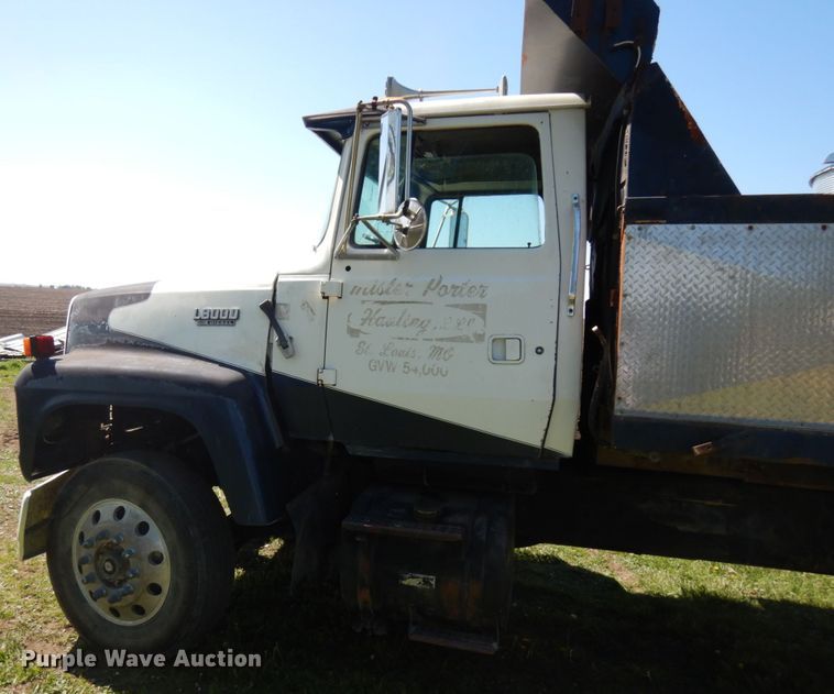 image for item IT9381 1985 Ford L8000  dump truck