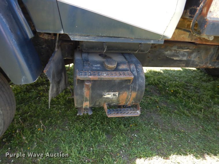 image for item IT9381 1985 Ford L8000  dump truck