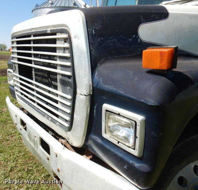 image for item IT9381 1985 Ford L8000  dump truck