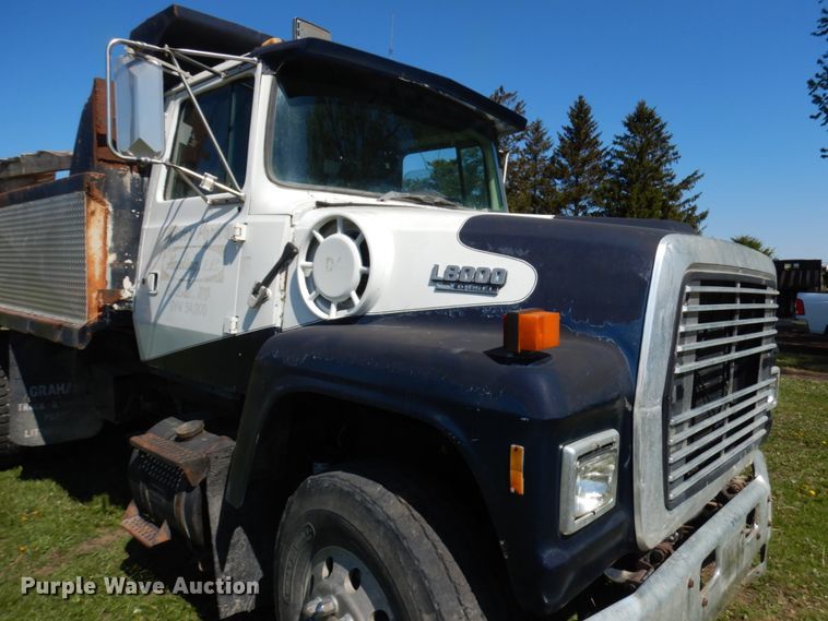 image for item IT9381 1985 Ford L8000  dump truck