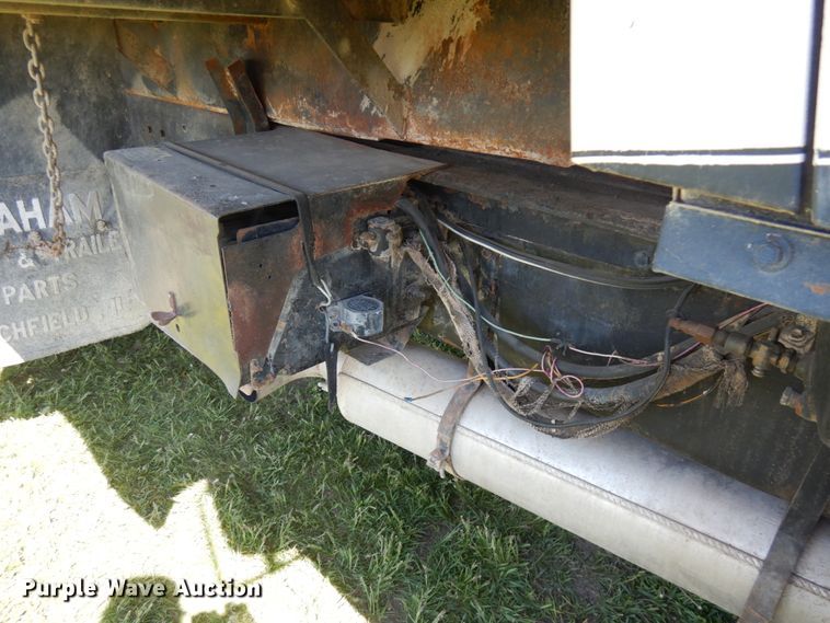 image for item IT9381 1985 Ford L8000  dump truck