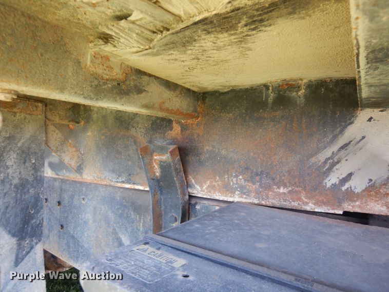 image for item IT9381 1985 Ford L8000  dump truck