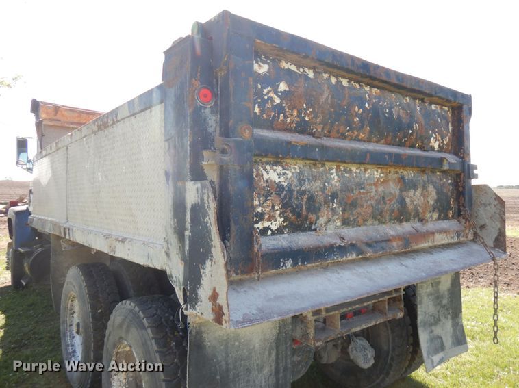 image for item IT9381 1985 Ford L8000  dump truck
