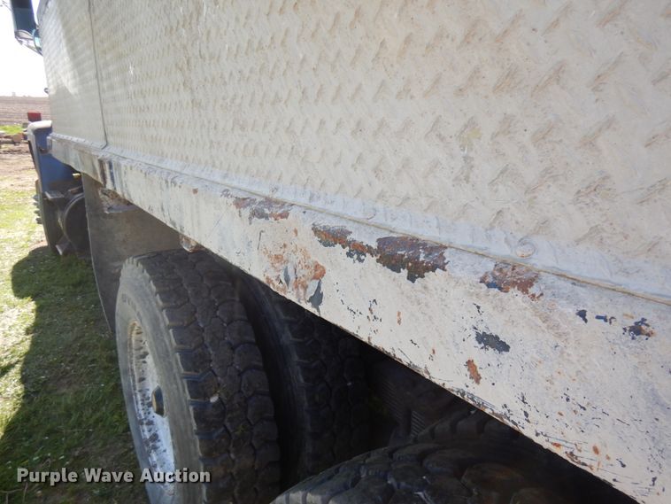 image for item IT9381 1985 Ford L8000  dump truck