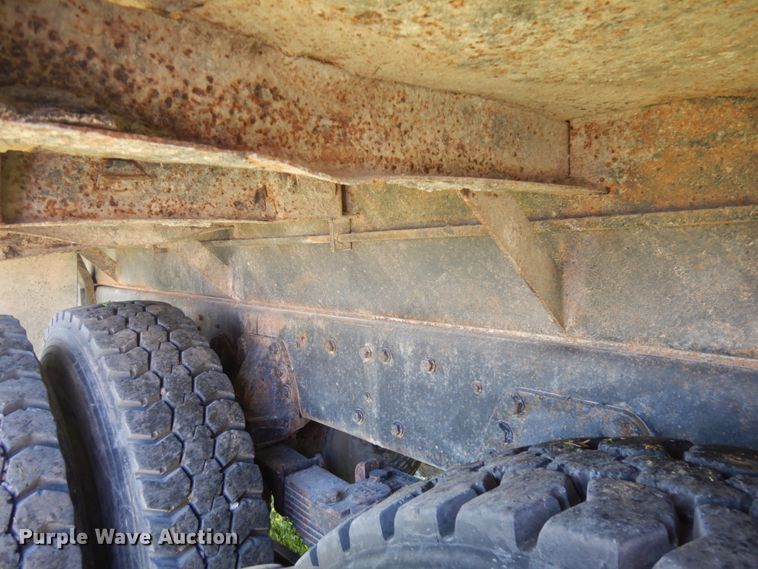 image for item IT9381 1985 Ford L8000  dump truck