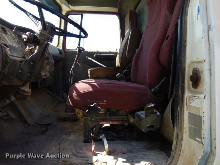 image for item IT9381 1985 Ford L8000  dump truck