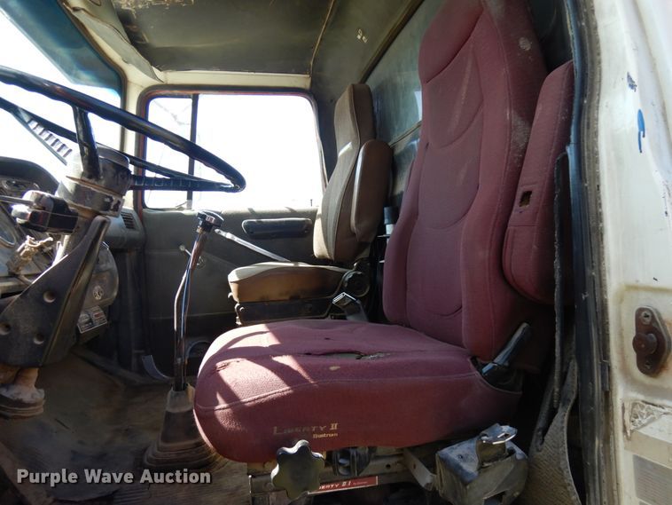 image for item IT9381 1985 Ford L8000  dump truck