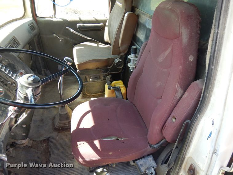 image for item IT9381 1985 Ford L8000  dump truck